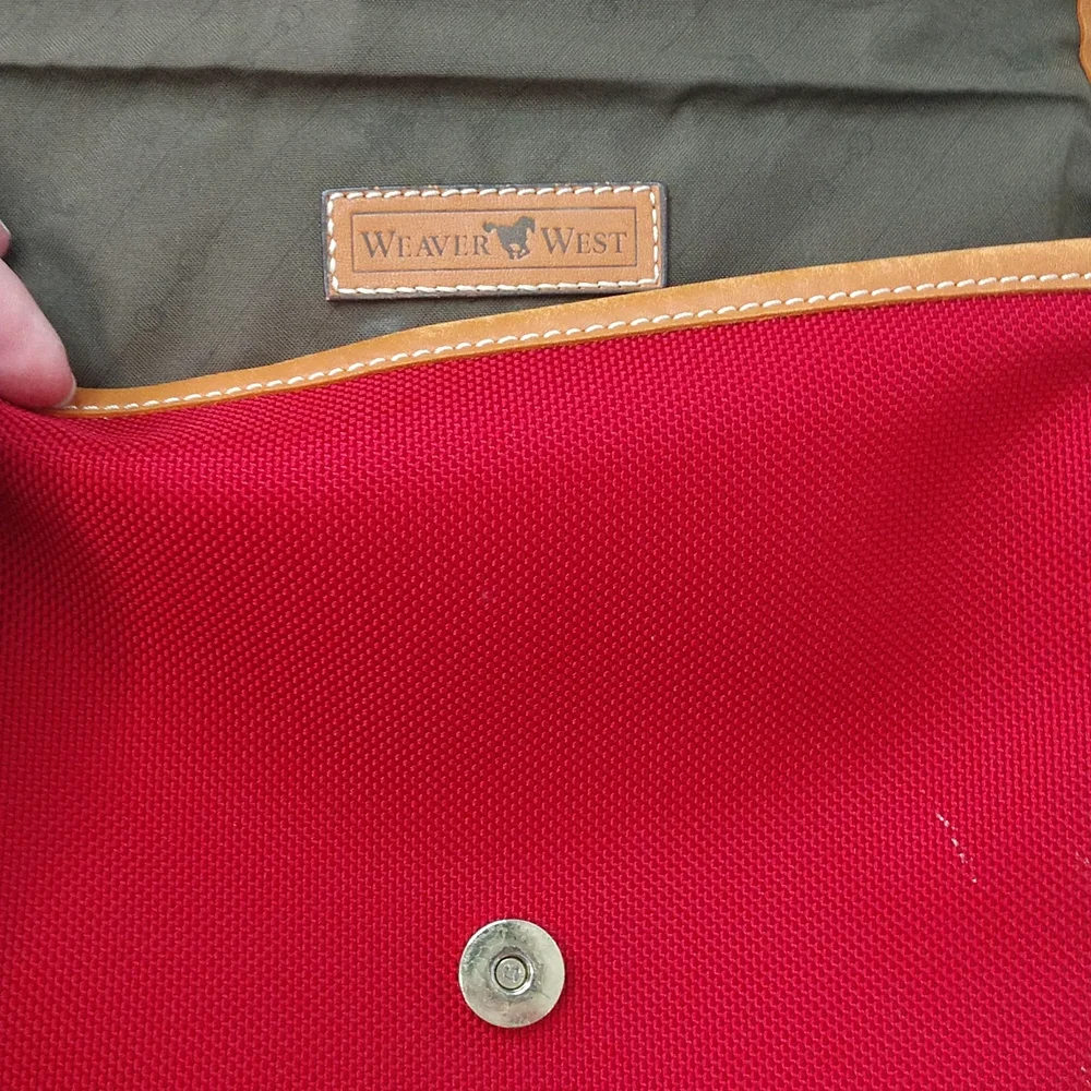 Weaver West red canvas bag. Size 9 3/4